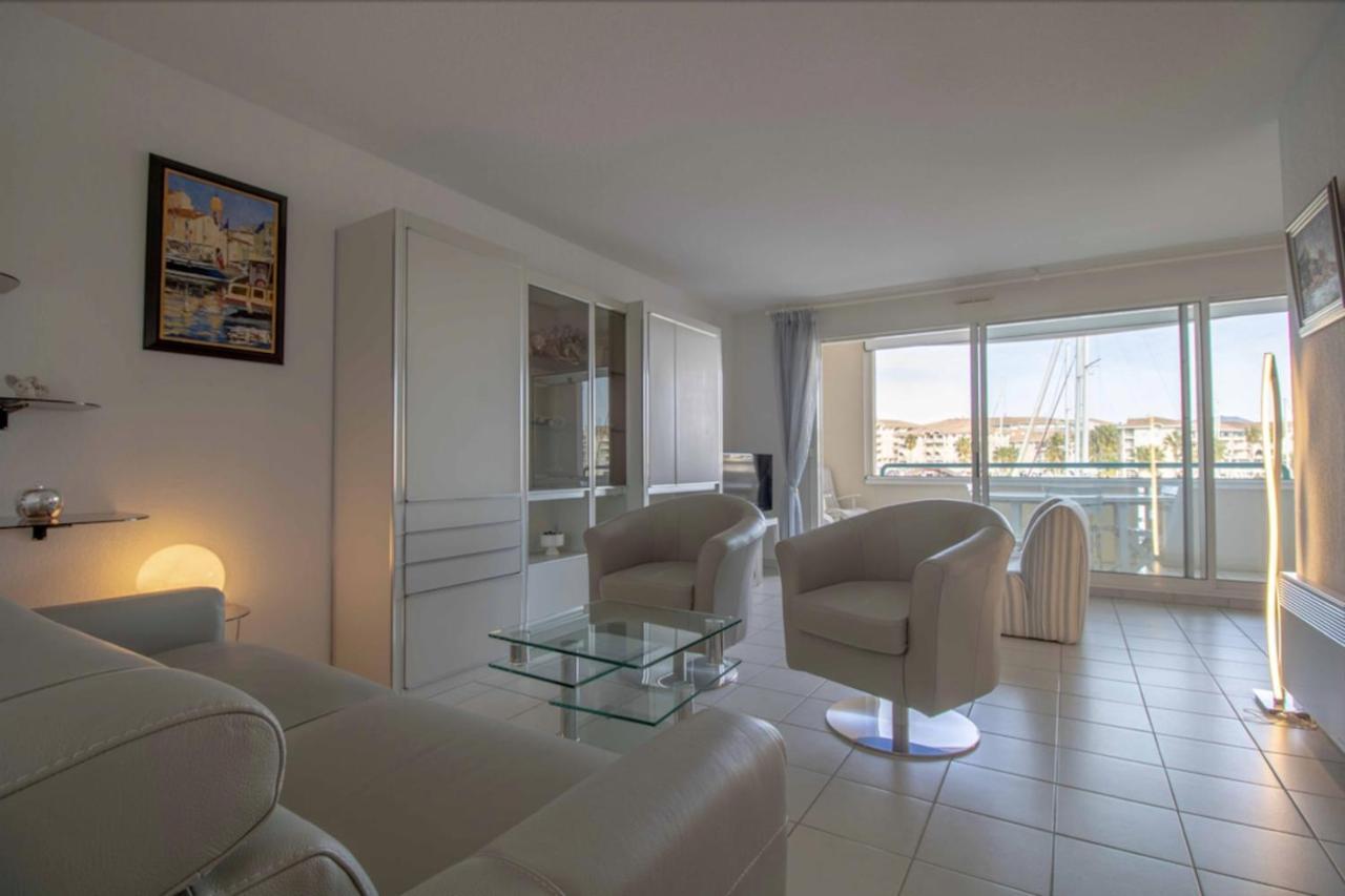 With Balcony And View On The Port Appartement