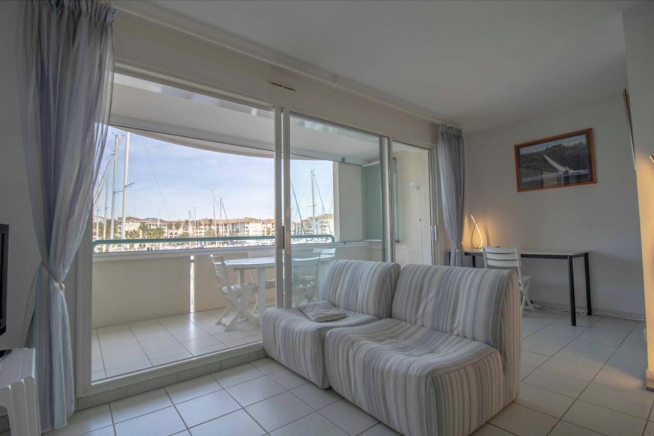 With Balcony And View On The Port Appartement *